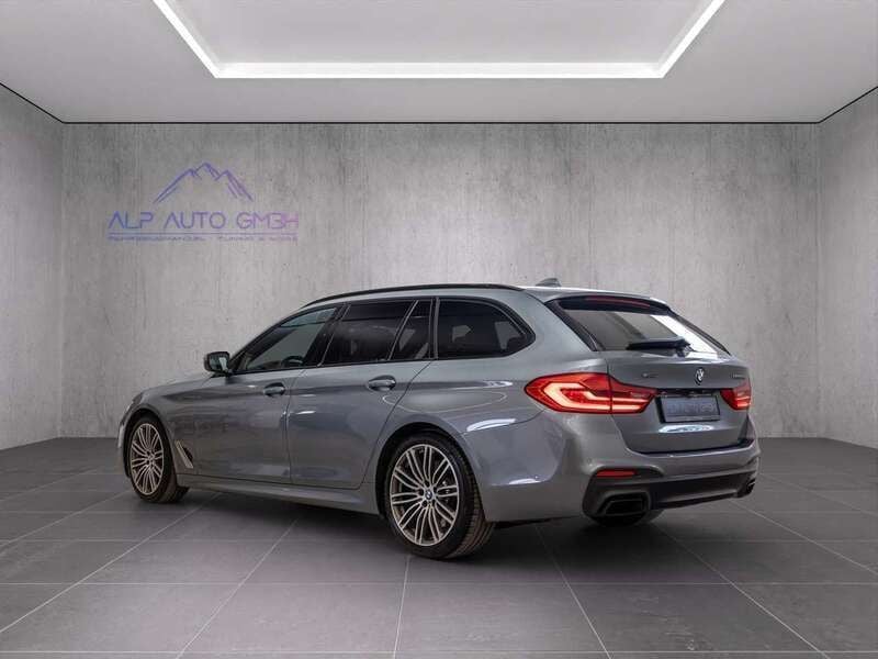 Gebraucht BMW 550 400 PS (294 kW) 2018 Blau Kombi