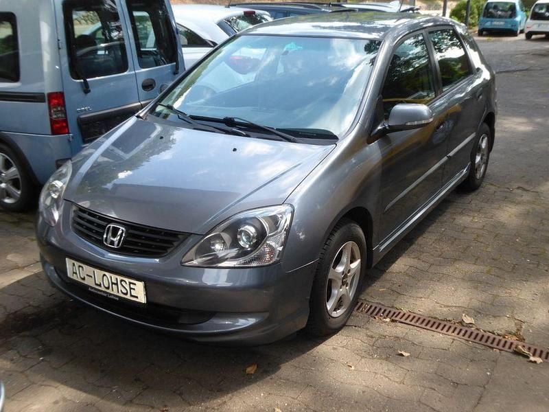 Grau Gebraucht 2005 Honda Civic Limousine | 3.500 € (Fairer Preis) - Bild 1/4