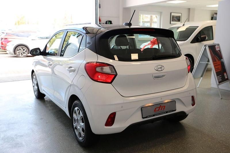 Gebraucht Hyundai i10 84 PS (61 kW) 2022 Schwarz Kleinwagen