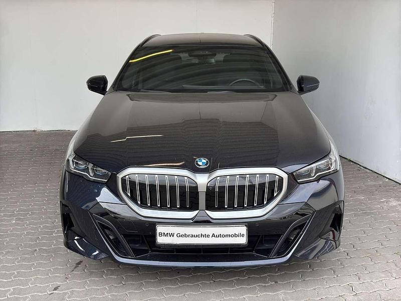 Schwarz Gebraucht 2024 BMW 540 M Sport Kombi | 63.198 € - Bild 1/4