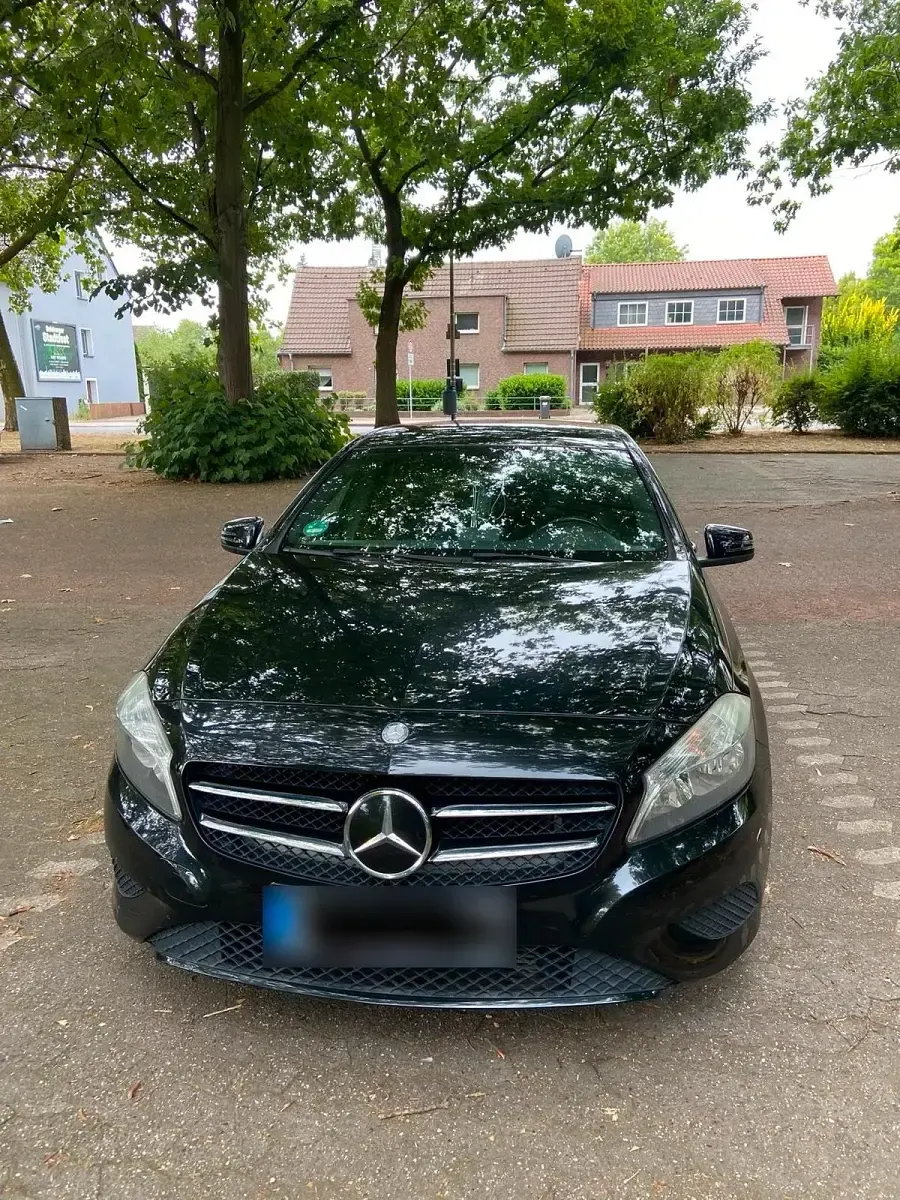 Gebraucht Mercedes A180 122 PS (89 kW) 2013 Schwarz Kleinwagen