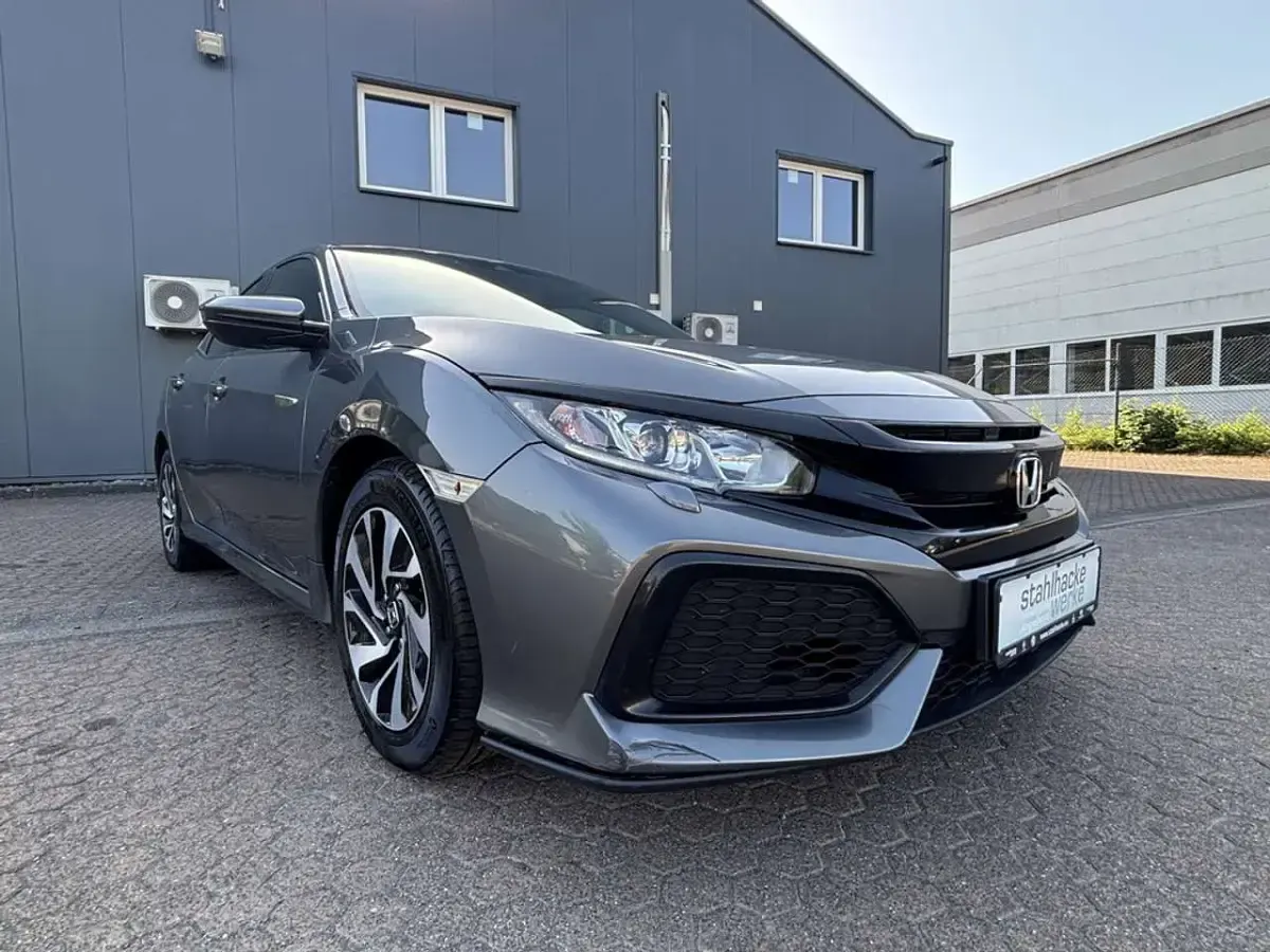 Gebraucht Honda Civic Comfort 129 PS (94 kW) 2017 Polished metal Limousine