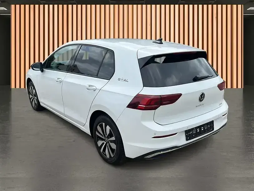 Gebraucht VW Golf VIII Goal 150 PS (110 kW) 2025 Oryxweiã Limousine