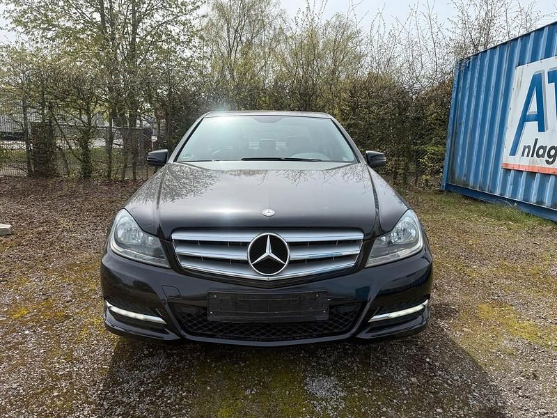 Gebraucht Mercedes C200 136 PS (100 kW) 2012 Schwarz Limousine
