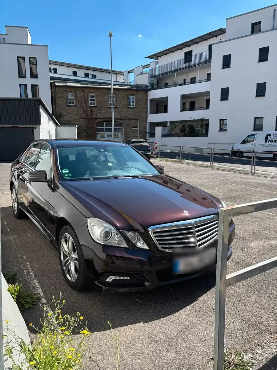 Gebraucht Mercedes E250 204 PS (150 kW) 2009 Rot Limousine