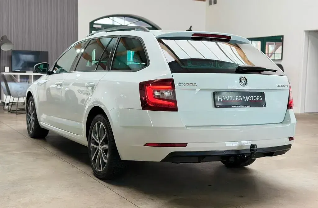 Gebraucht Skoda Octavia Drive 116 PS (85 kW) 2017 Bila laser/laser white Kombi