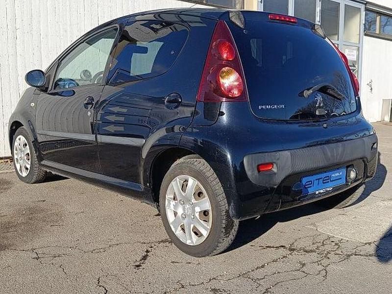 Gebraucht Peugeot 107 Active 68 PS (50 kW) 2012 Schwarz Kleinwagen