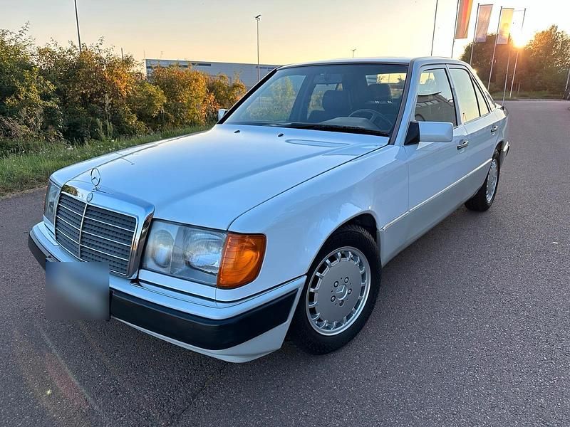 Gebraucht Mercedes E230 136 PS (100 kW) 1991 Weiß Limousine