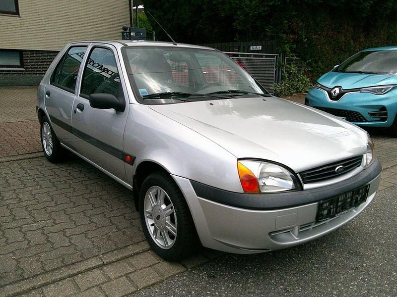 Gebraucht Ford Fiesta 60 PS (44 kW) 2000 Silber Kleinwagen