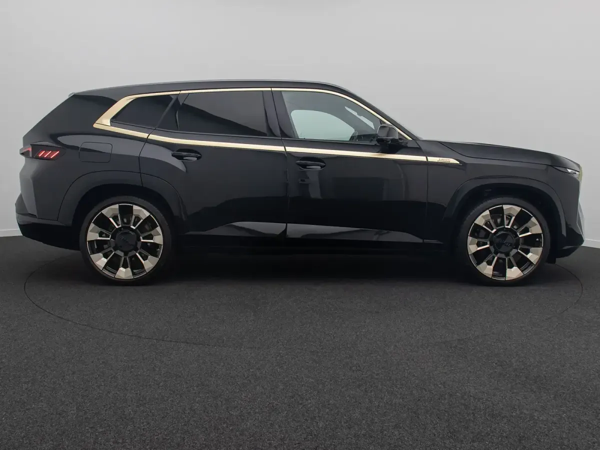Używany BMW XM Performance 653 KM (480 kW) 2024 Czarny SUV