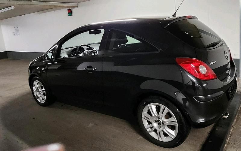 Gebraucht Opel Corsa 87 PS (63 kW) 2011 Schwarz Kleinwagen