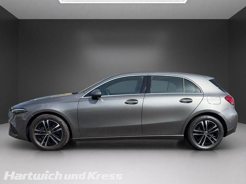 Gebraucht Mercedes A180 Advanced 136 PS (100 kW) 2025 Mountaingrau  met. Limousine