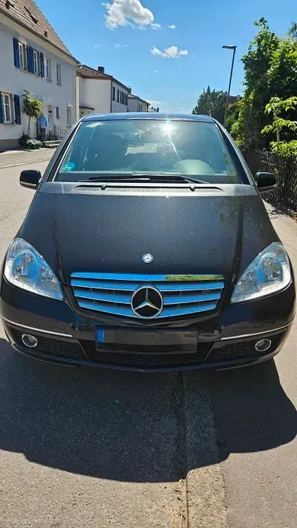 Gebraucht Mercedes A160 Avantgarde 95 PS (69 kW) 2012 Schwarz Kleinwagen