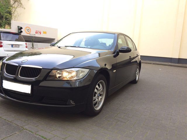 Schwarz Gebraucht 2007 BMW 318 Limousine | 7.999 € - Bild 1/4