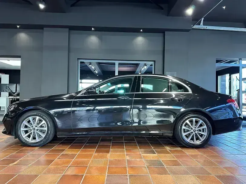 Gebraucht Mercedes E220 Avantgarde 194 PS (142 kW) 2020 Schwarz Limousine