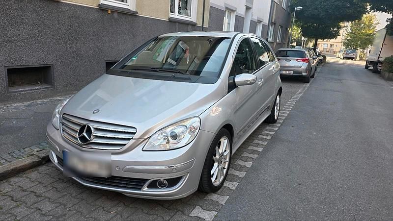 Silber Gebraucht 2006 Mercedes B200 Van / Kleinbus | 6.500 € (Etwas zu teuer) - Bild 1/4