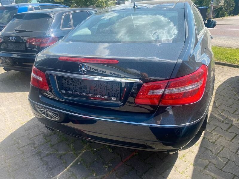Gebraucht Mercedes E250 204 PS (150 kW) 2009 Obsidianschwarz  metalliclack Coupé