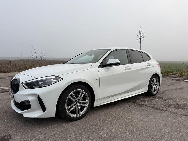 Weiß Gebraucht 2021 BMW 118 M Sport Kleinwagen | 22.799 € (Etwas zu teuer) - Bild 1/4