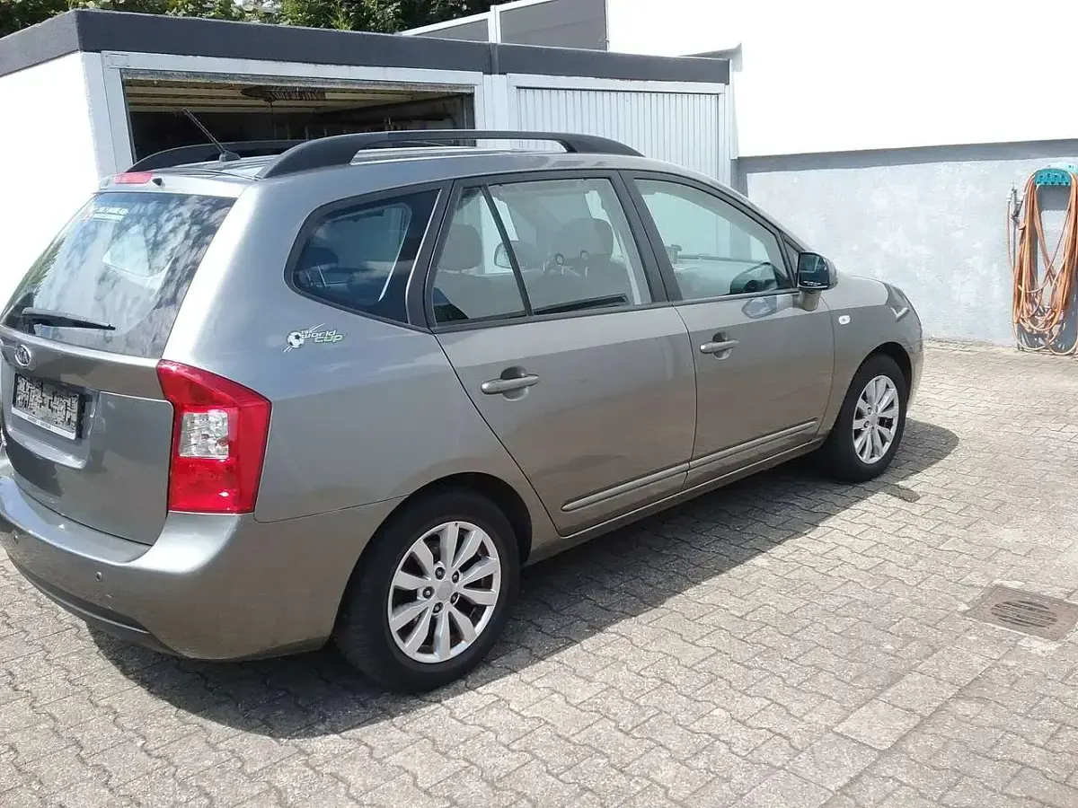 Gebraucht Kia Carens EX 144 PS (105 kW) 2010 Grau Van / Kleinbus