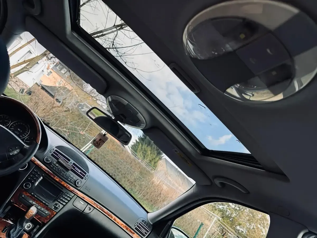 Gebraucht Mercedes E200 122 PS (89 kW) 2003 Schwarz Limousine