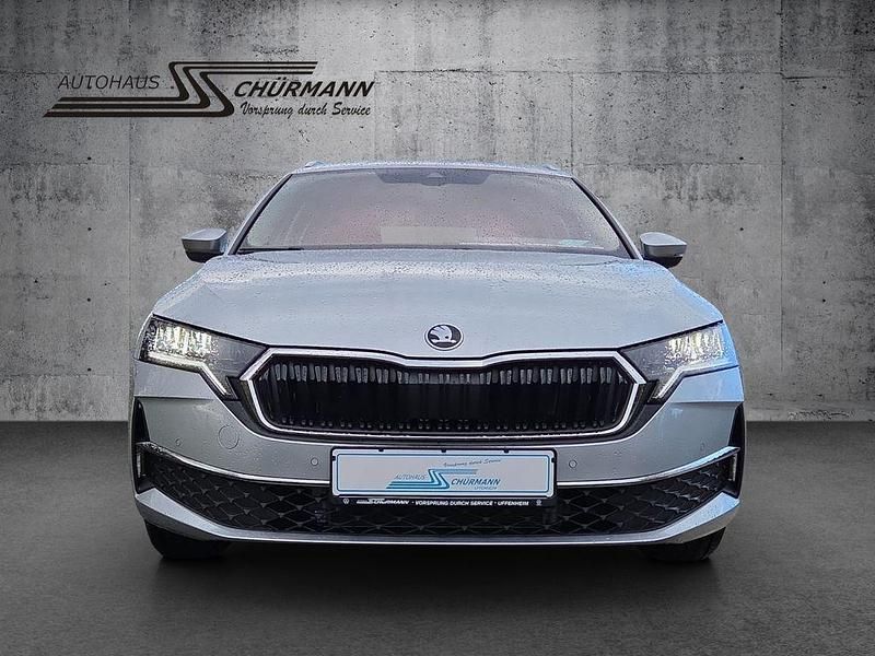 Neu Skoda Octavia Selection 150 PS (110 kW) 2025 Silber Kombi