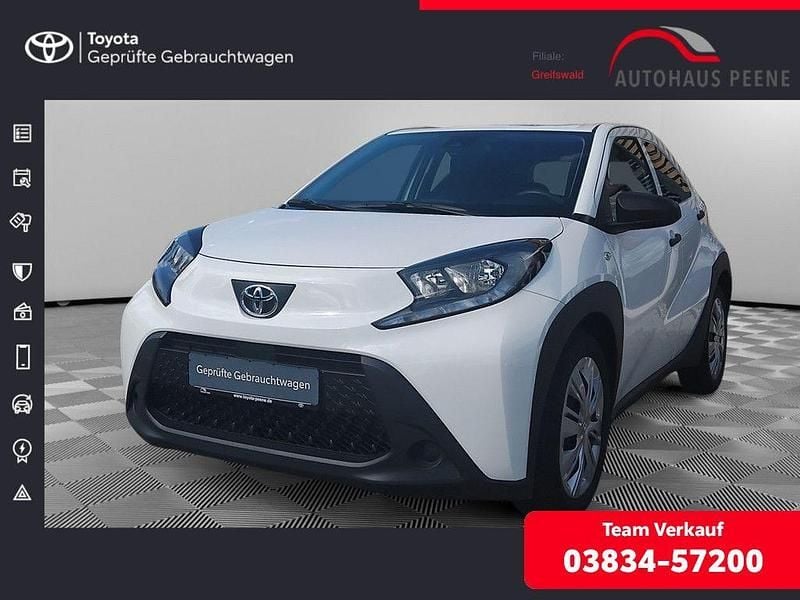 Schneeweiß Gebraucht 2022 Toyota Aygo Kleinwagen | 12.665 € (Guter Preis) - Bild 1/4
