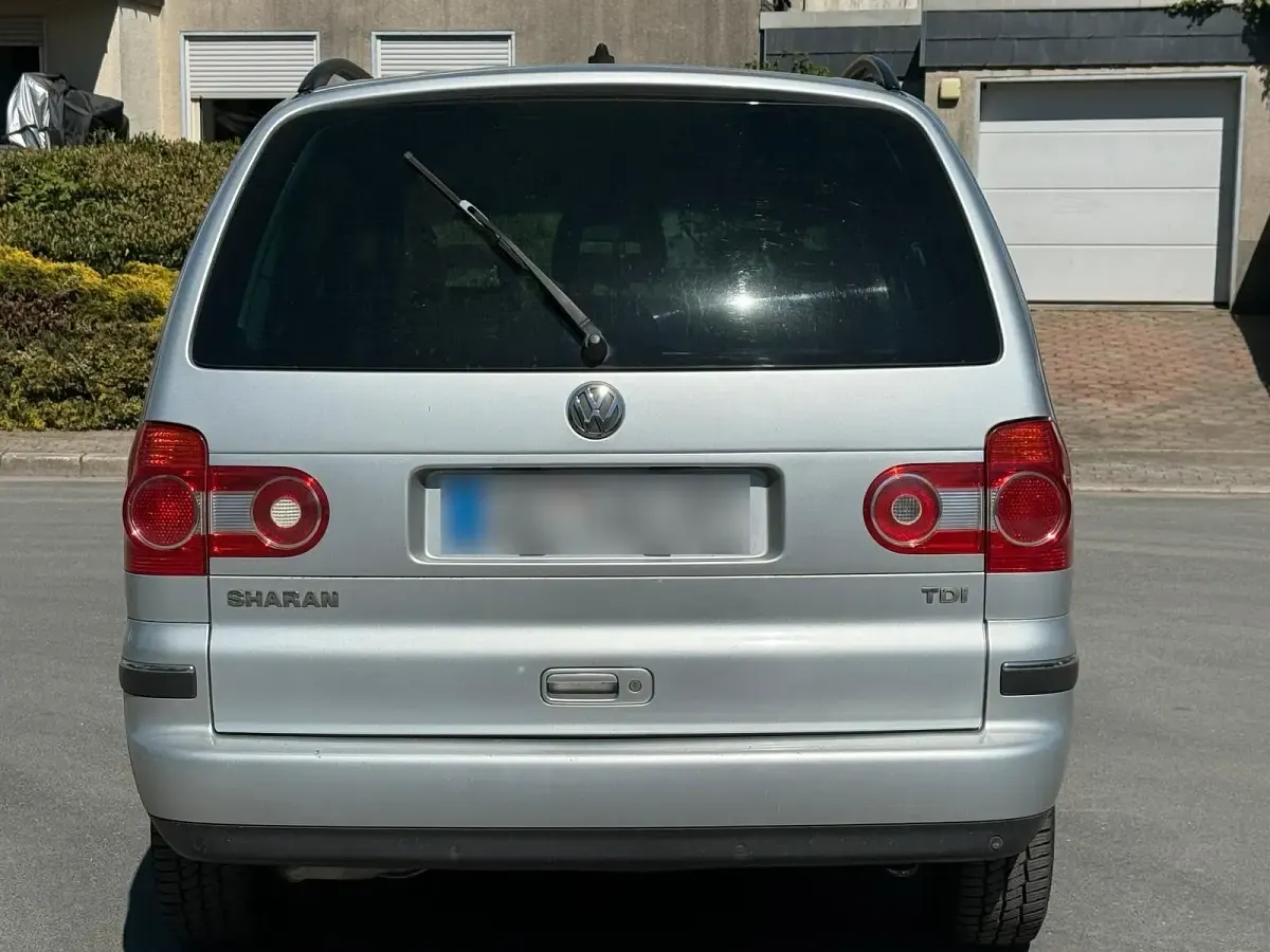 Second-hand VW Sharan 116 CP (85 kW) 2004 Argintiu Monovolum