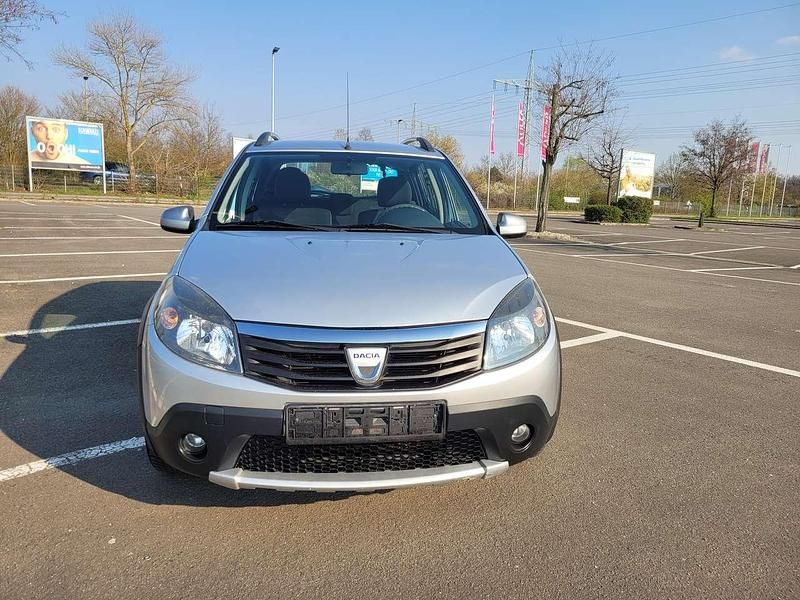 Second-hand Dacia Sandero Stepway 84 CP (61 kW) 2011 Gri Hatchback
