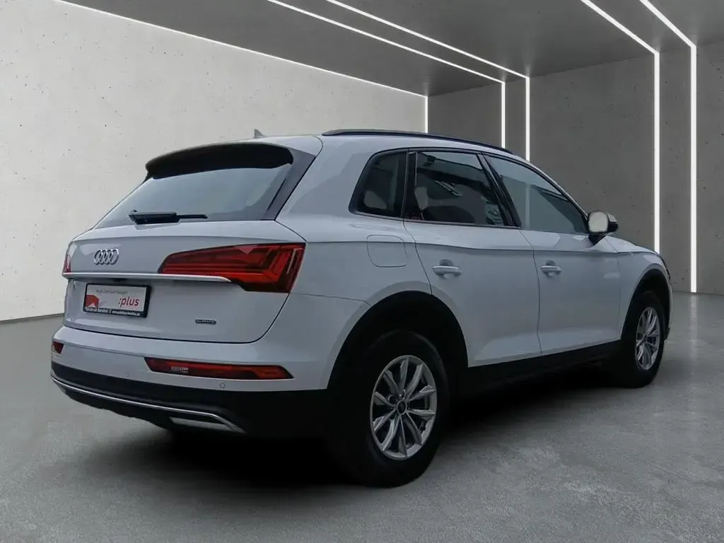 Używany Audi Q5 Basis 204 KM (150 kW) 2025 Biały SUV