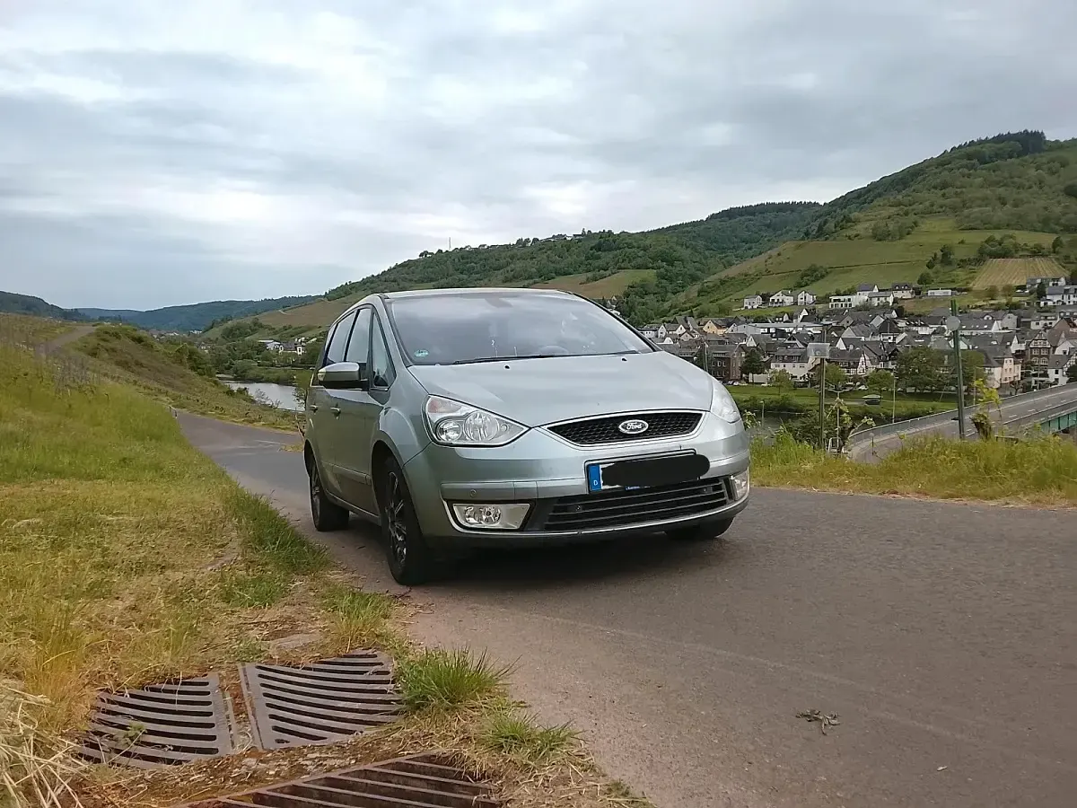 Second-hand Ford Galaxy 125 CP (91 kW) 2009 Argintiu Monovolum
