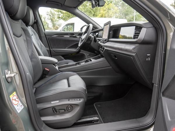 Neu VW Tayron 193 PS (141 kW) 2025 Grün (grün / cipressino grün) SUV