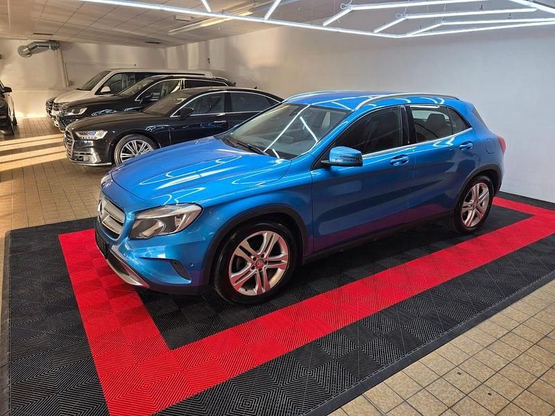 Gebraucht Mercedes GLA200 136 PS (100 kW) 2015 Blau SUV