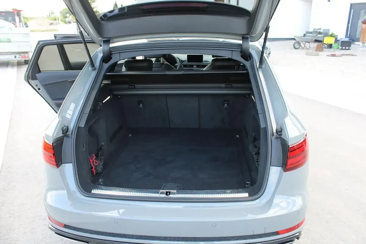 Gebraucht Audi A4 S-Line 245 PS (180 kW) 2019 Grau Kombi