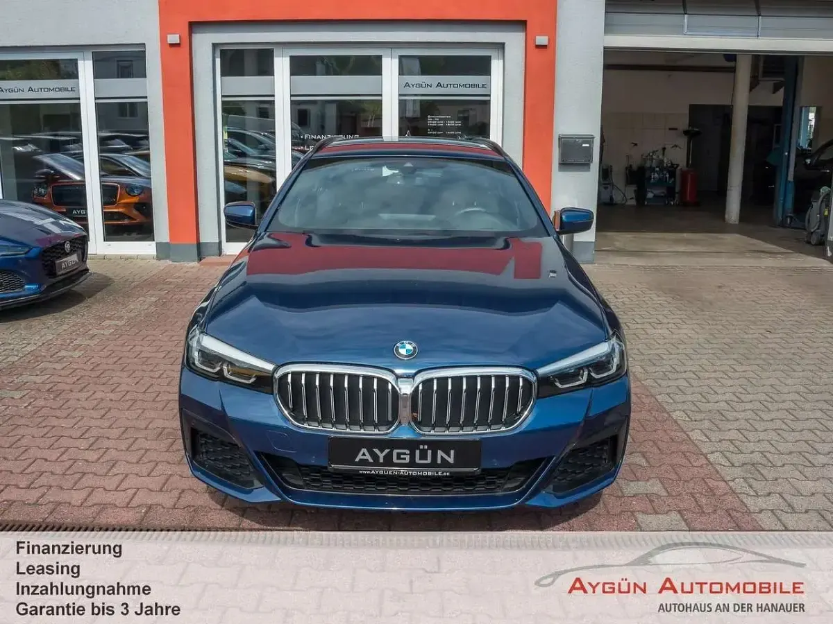 Gebraucht BMW 530 M Sport 245 PS (180 kW) 2024 Phytonicblau Kombi