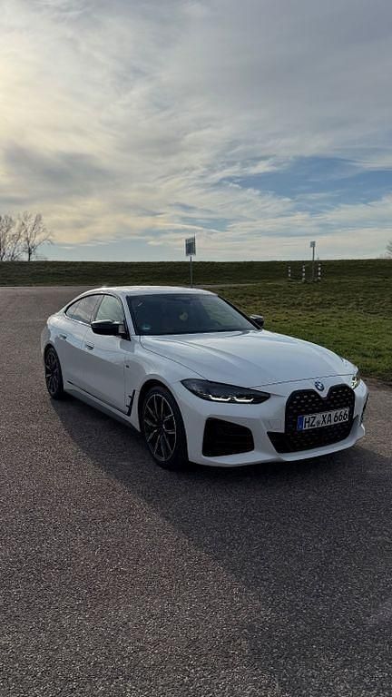 Weiß Gebraucht 2023 BMW 440 Sport Line Coupé | 54.000 € (Fairer Preis) - Bild 1/4
