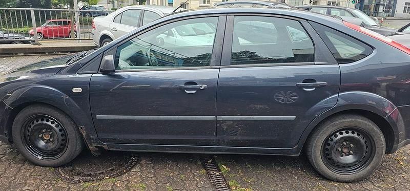 Gebraucht Ford Focus Sport 116 PS (85 kW) 2006 Grau Limousine