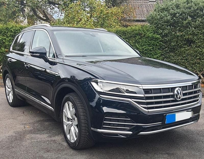 Schwarz Gebraucht 2018 VW Touareg SUV | 29.900 € (Fairer Preis) - Bild 1/4