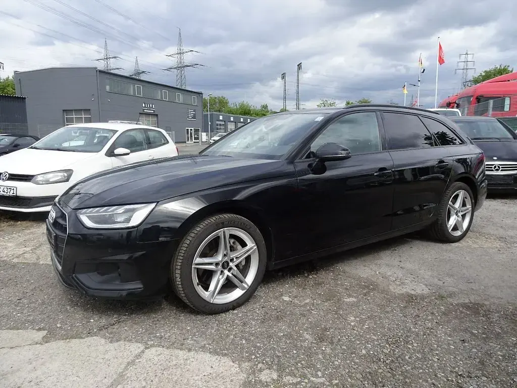 Gebraucht Audi A4 Basis 204 PS (150 kW) 2022 Brillantschwarz Kombi