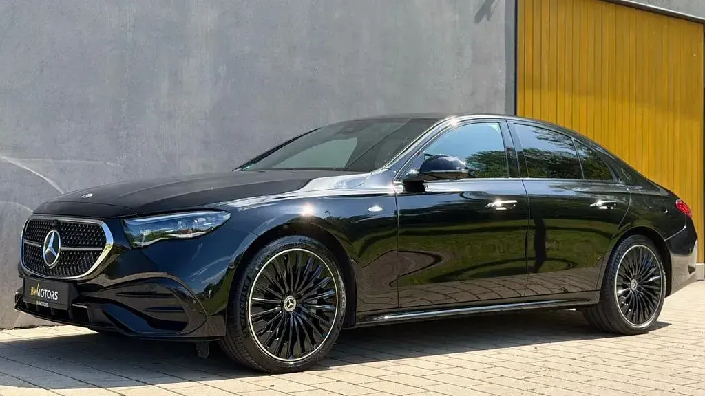 Gebraucht Mercedes E300 AMG Line Premium 197 PS (144 kW) 2025 Schwarz Limousine