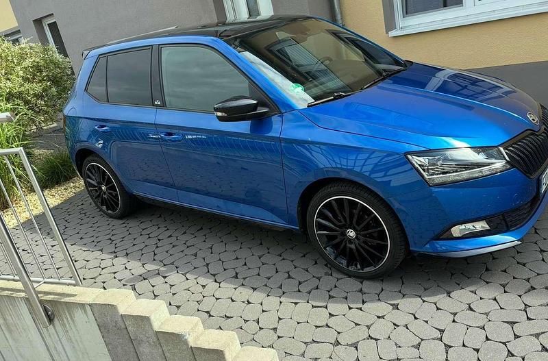 Blau Gebraucht 2018 Skoda Fabia Limousine | 11.000 € (Fairer Preis) - Bild 1/4
