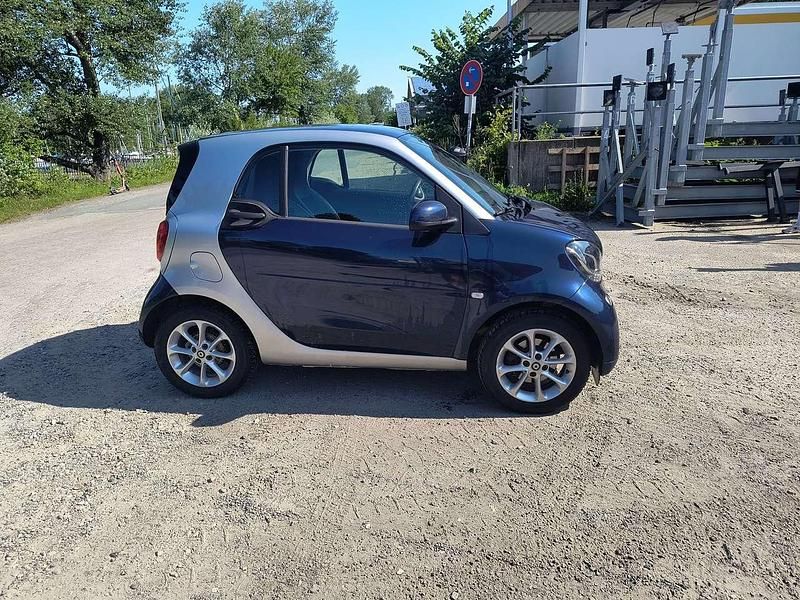 Silber Gebraucht 2017 Smart ForTwo Coupé Coupé | 9.200 € - Bild 1/4