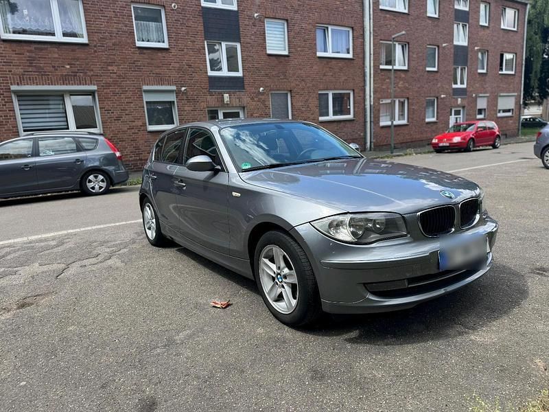 Grau Gebraucht 2010 BMW 118 Kleinwagen | 2.199 € (Superpreis) - Bild 1/4