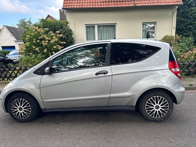 Grau Gebraucht 2007 Mercedes A180 Kombi | 1.300 € - Bild 1/4