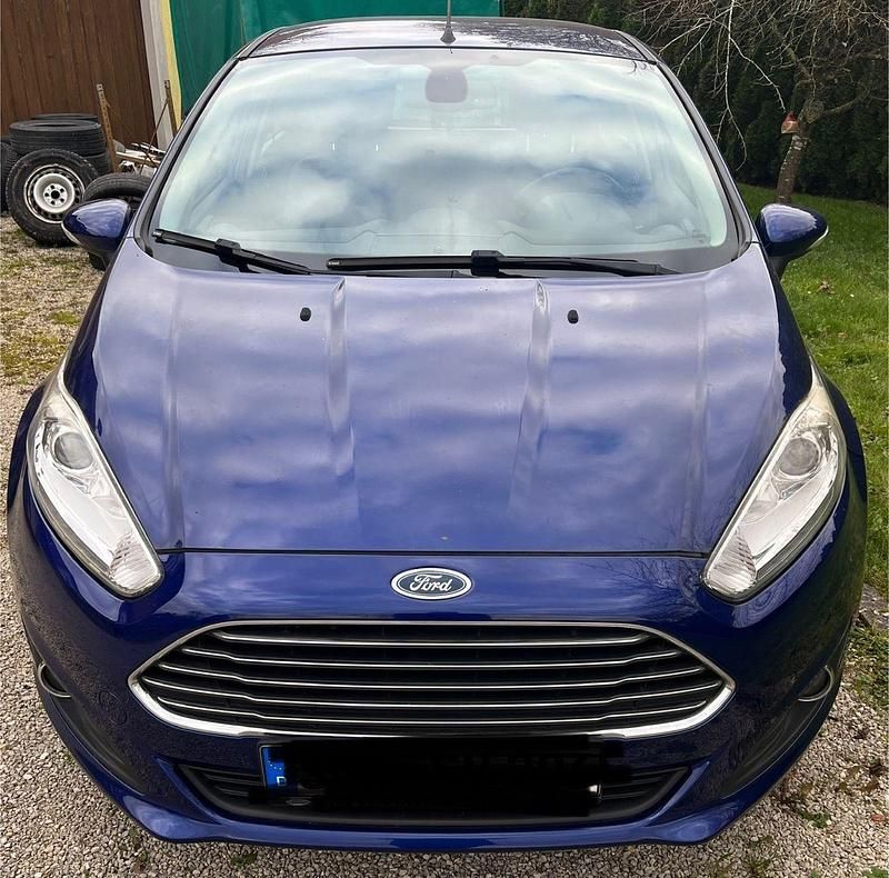 Gebraucht Ford Fiesta Titanium 101 PS (74 kW) 2014 Blau Kleinwagen
