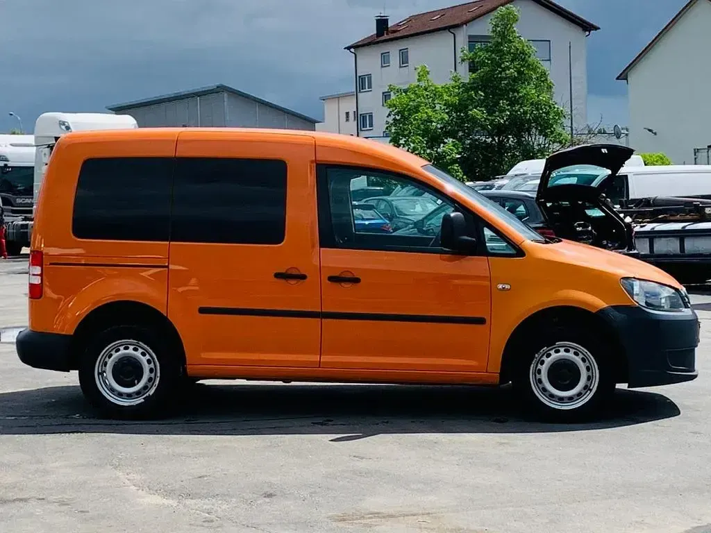 Gebraucht VW Caddy 102 PS (75 kW) 2011 Leuchtorange Van / Kleinbus