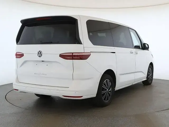 Gebraucht VW Multivan Basis 150 PS (110 kW) 2024 Weißkeine angabe Van / Kleinbus