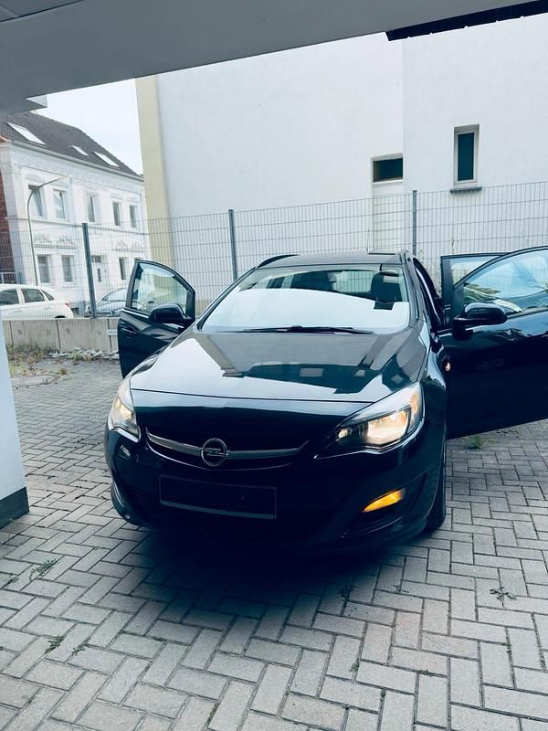 Schwarz Gebraucht 2015 Opel Astra Sport Kombi | 5.200 € (Superpreis) - Bild 1/4