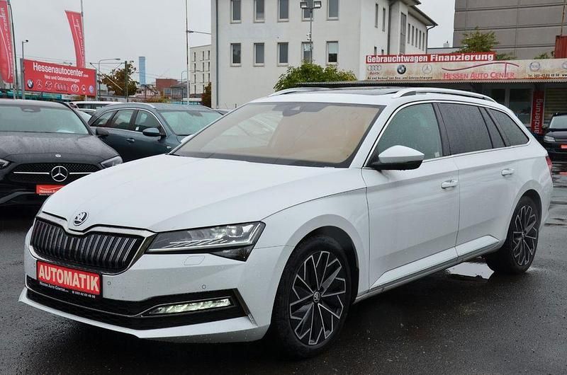 Weiß Gebraucht 2021 Skoda Superb Limousine | 21.900 € (Fairer Preis) - Bild 1/4