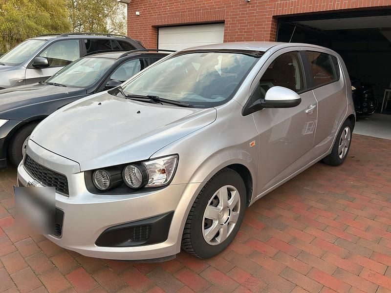 Second-hand Chevrolet Aveo 86 CP (63 kW) 2012 Argintiu Hatchback