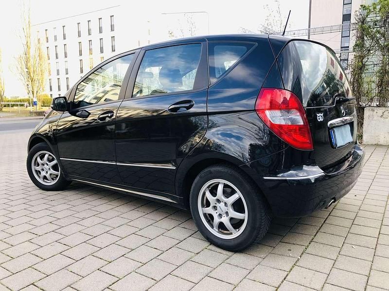 Gebraucht Mercedes A180 116 PS (85 kW) 2010 Schwarz Limousine